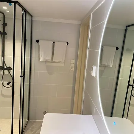 Fin Leilighet Naer Sentrum, Svinesund Og Hoyskolen Apartment *